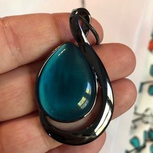 Lia Sophia blue pendant necklace